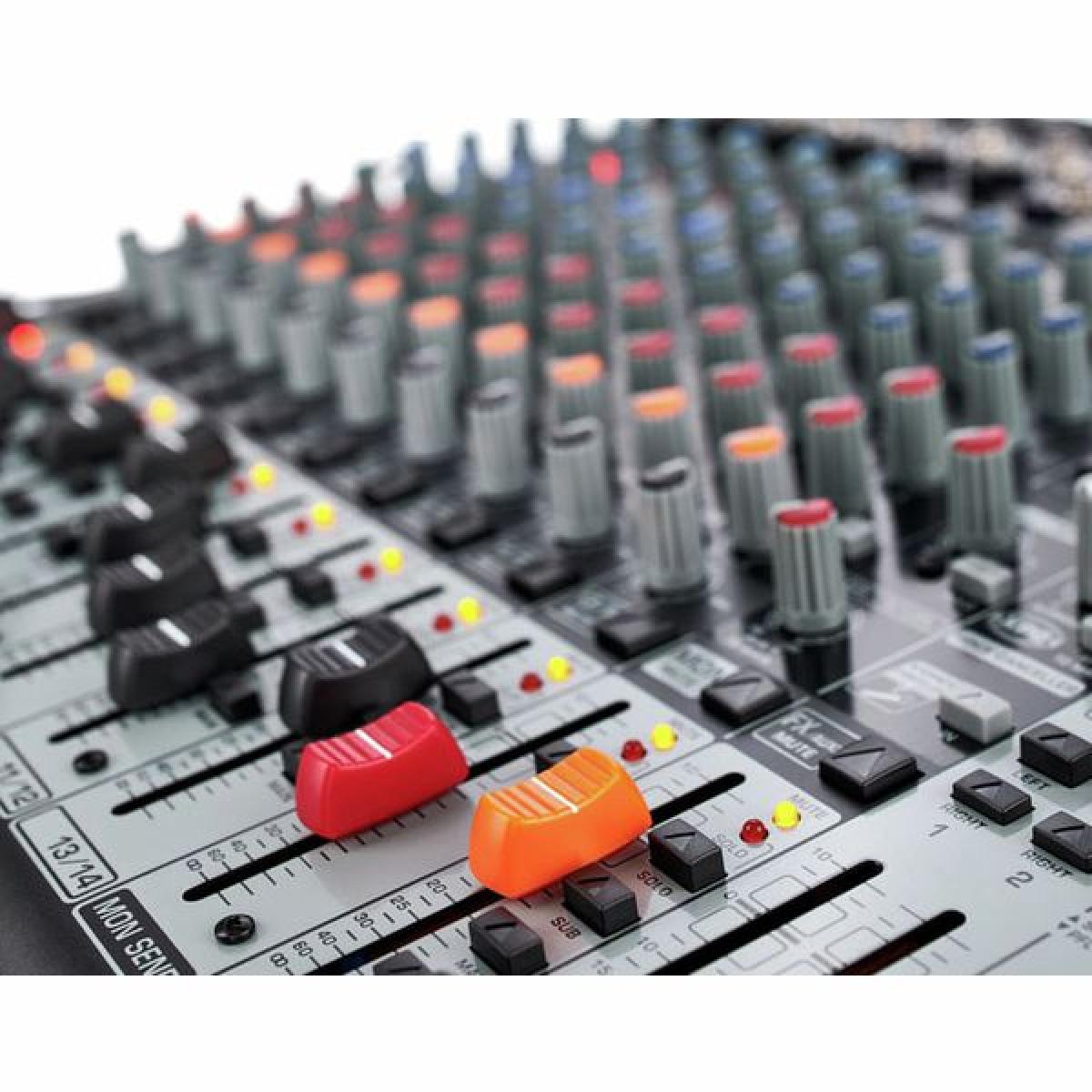 Behringer Xenyx X1832USB - BimotorDJ